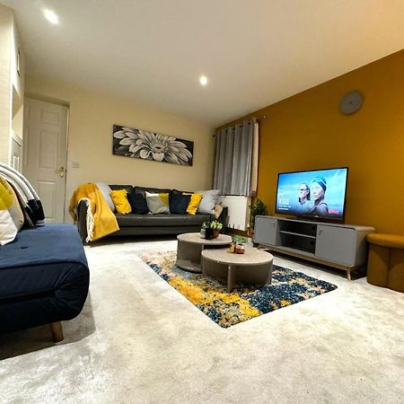 Large Cosy 2 Bedroom Ground Floor Flat In Stevenage Sg1 Sleeps 4-5 Free Parking Exteriör bild