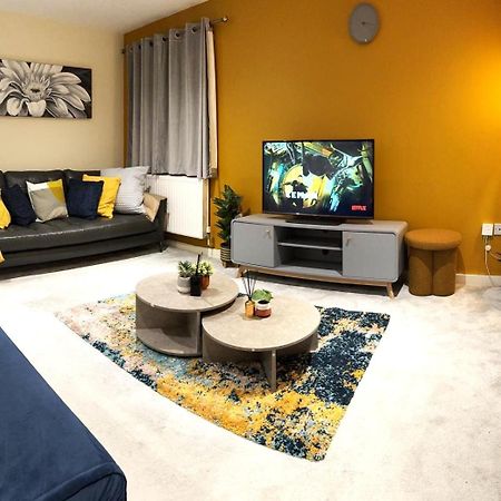 Large Cosy 2 Bedroom Ground Floor Flat In Stevenage Sg1 Sleeps 4-5 Free Parking Exteriör bild