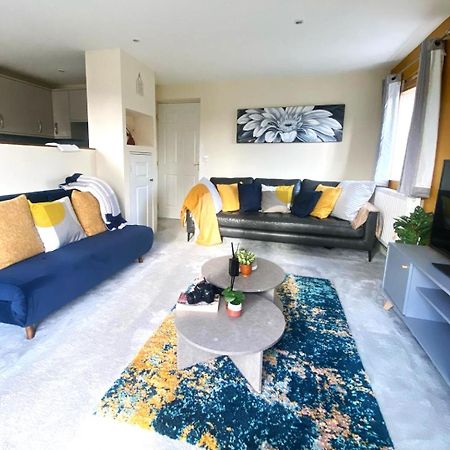 Large Cosy 2 Bedroom Ground Floor Flat In Stevenage Sg1 Sleeps 4-5 Free Parking Exteriör bild