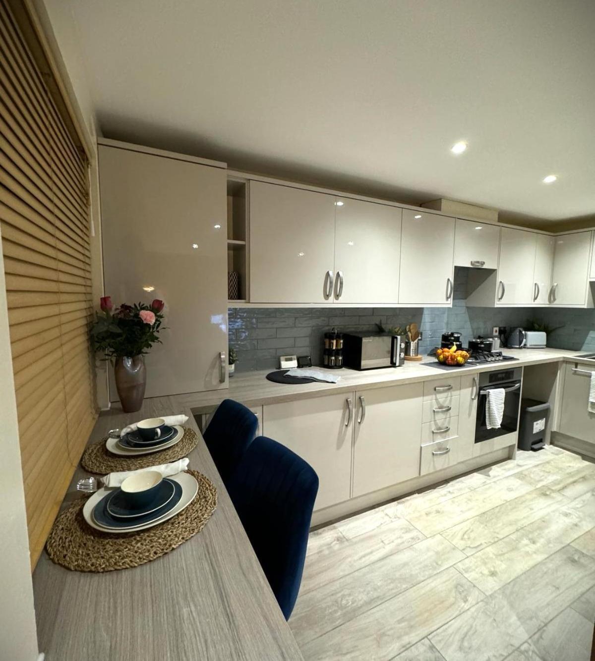 Large Cosy 2 Bedroom Ground Floor Flat In Stevenage Sg1 Sleeps 4-5 Free Parking Exteriör bild