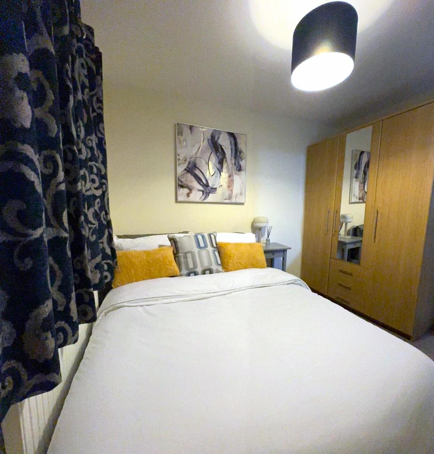 Large Cosy 2 Bedroom Ground Floor Flat In Stevenage Sg1 Sleeps 4-5 Free Parking Exteriör bild