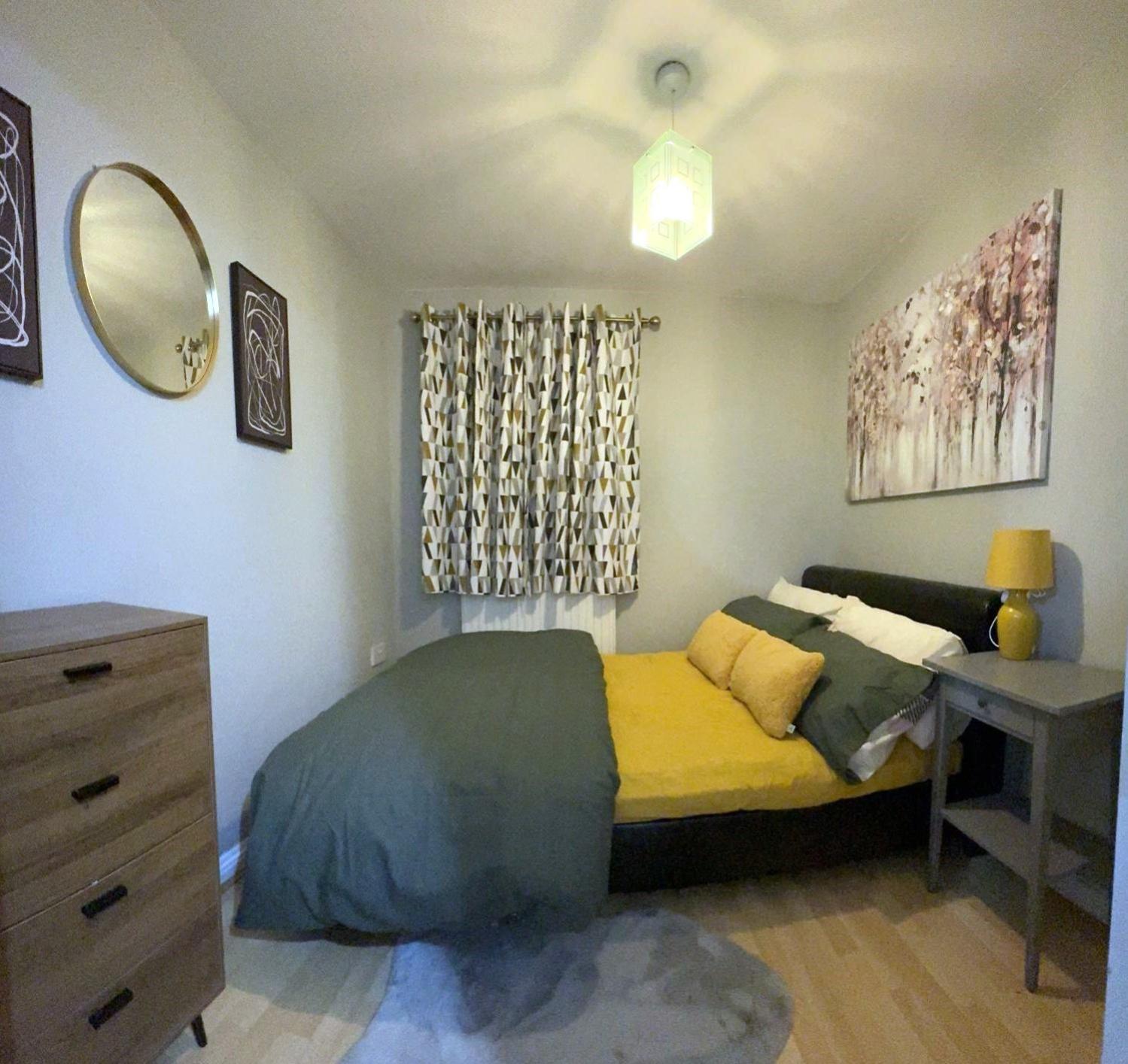 Large Cosy 2 Bedroom Ground Floor Flat In Stevenage Sg1 Sleeps 4-5 Free Parking Exteriör bild